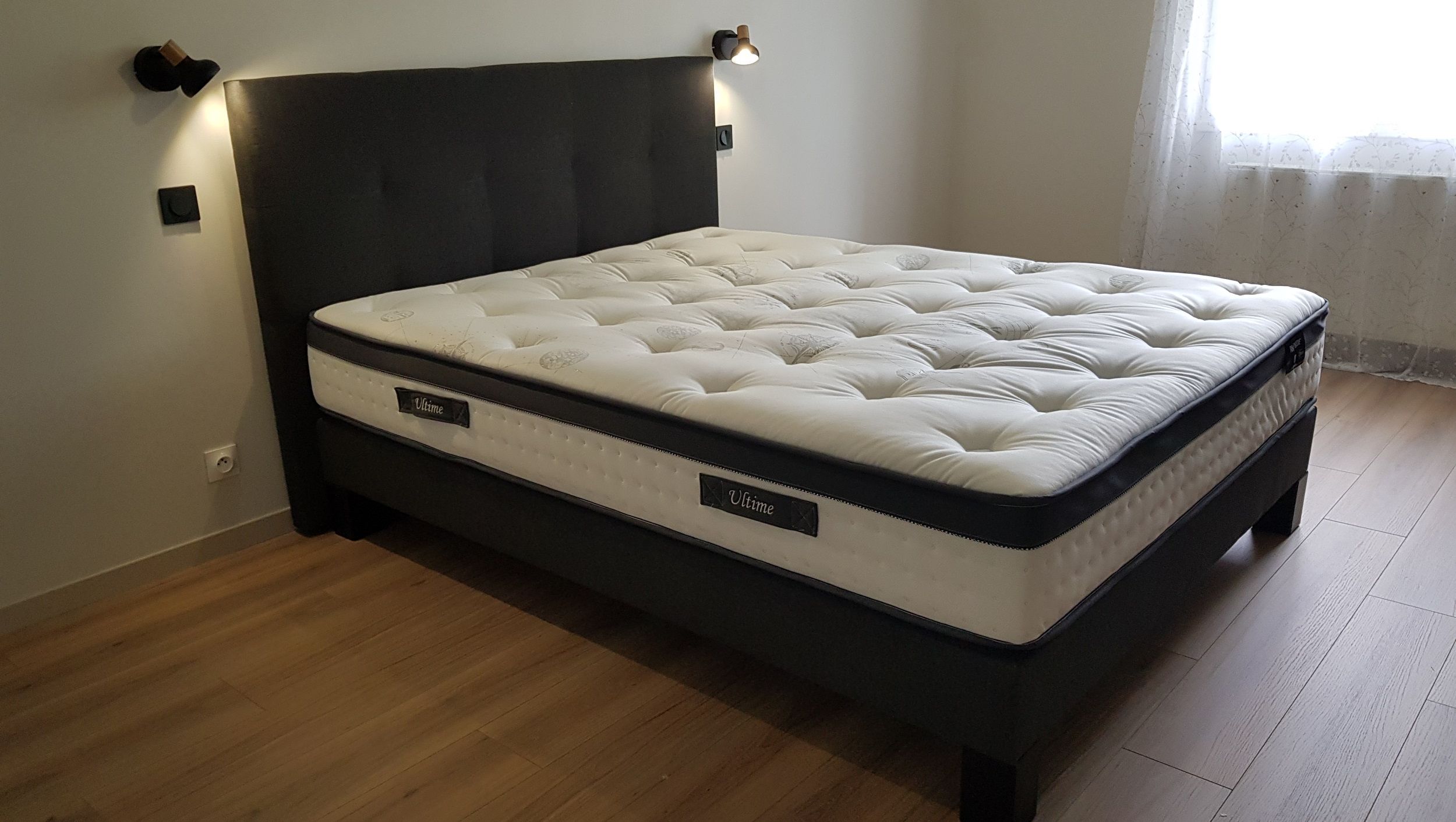 Matelas à ressorts ensachés et mémoire de forme